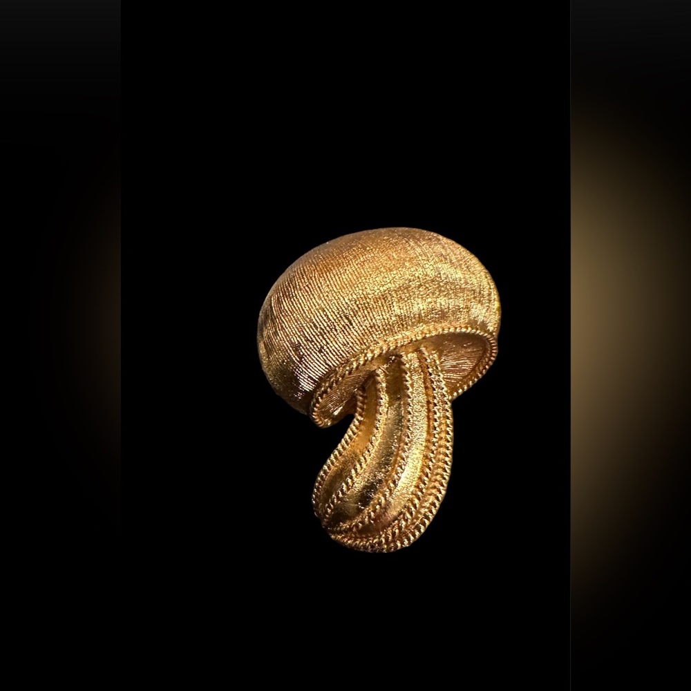 Vintage Trifari Mushroom Brooch